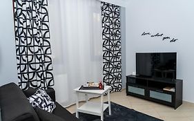 Crystal Apartment With Free Private Parking